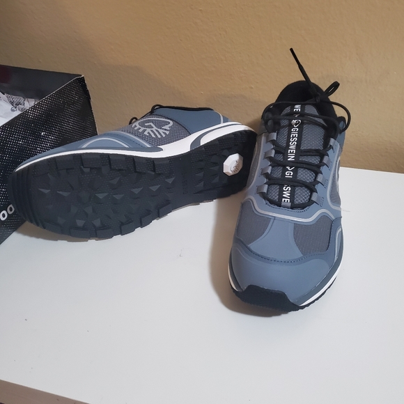 Shoes - Picture 2 of 4